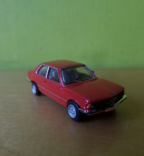 Brekina H0 24300 BMW 313 i rood