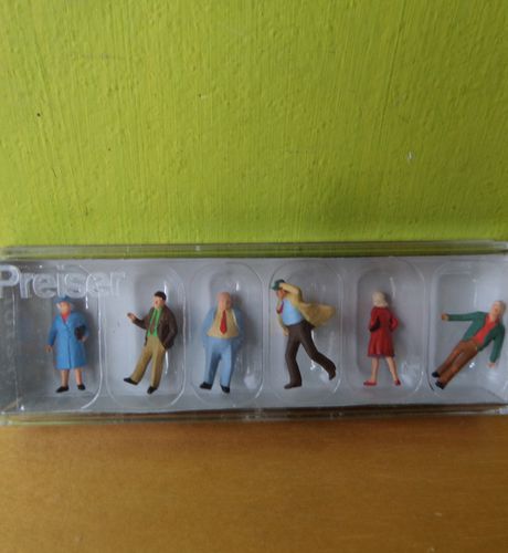 Preiser H0 10124 voorbijgangers