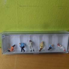 Preiser H0 14073 Zittende personen
