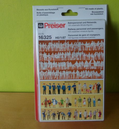 Preiser H0 16325 Spoorweg personeel en reizigers
