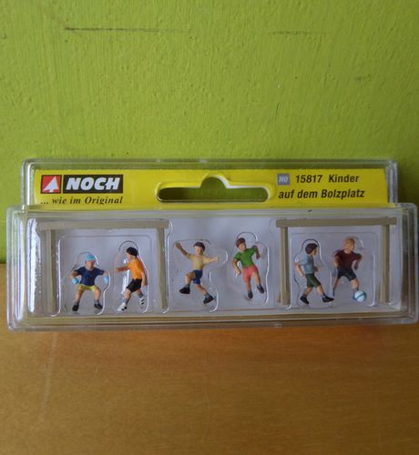 Noch H0 15817 Kinderen op de speelplaats