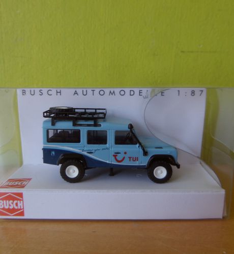 Busch H0 50334 Landrover Defender "Tui"