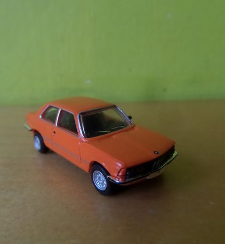 Brekina H0 24301 BMW 313 i oranje