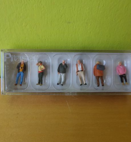 Preiser H0 10724 Voorbijgangers