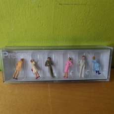 Preiser H0 14137 Voorbijgangers