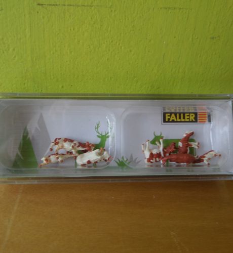 Faller N  155902  Bruin/witte koeien