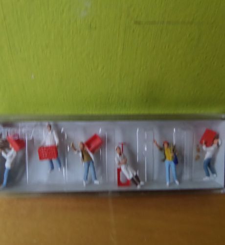 Preiser H0 10377 Bij de bakkerij