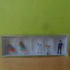 NIEUW ! Preiser H0 10815 Genieten van een ijsje