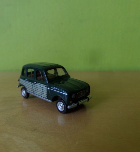 Wiking H0 22406 Renault R4 "Parisienne"