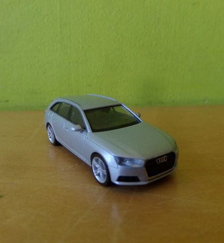 Herpa H0 038577 Audi A4 Avant zilver