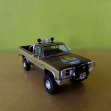 Brekina H0 19653 GMC Sierra Bruin / goud