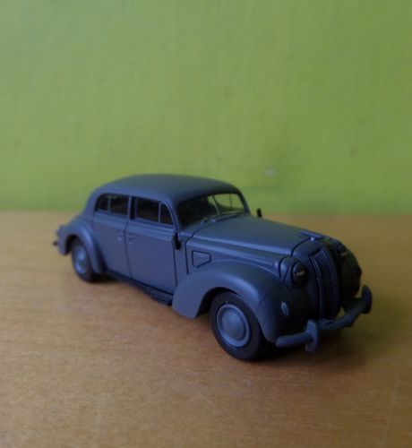 Brekina H0 20452 Opel Admiral donker grijs