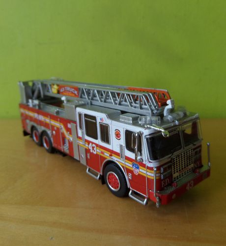 PCX H0 870689 Ferrara Ultra, brandweer FDNY