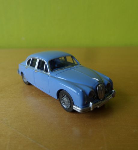 Wiking H0 81305 Jaguar MK 2 blauw
