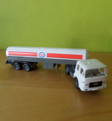 Wiking H0 80597 MAN tankwagen Esso