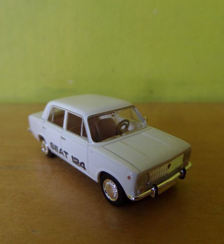 Brekina H0 22419 Seat 124 Wit