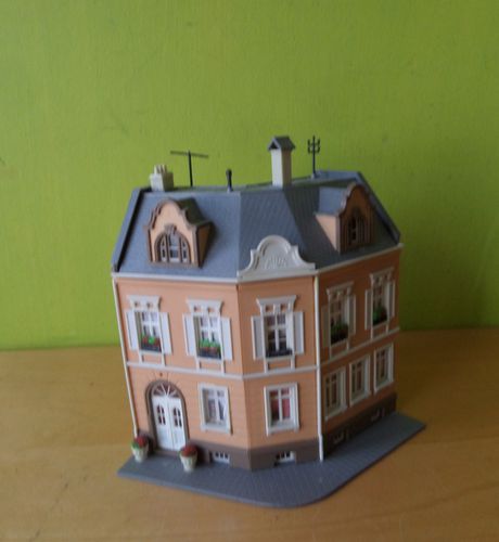 Kibri H0 Stads hoekwoning