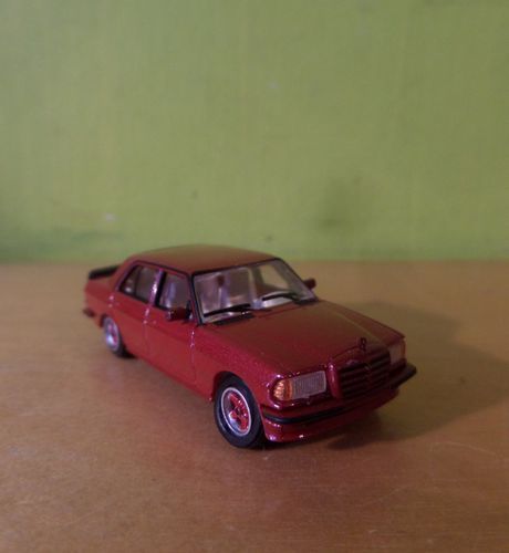 PCX H0 870178 Mercedes W123 AMG donker rood