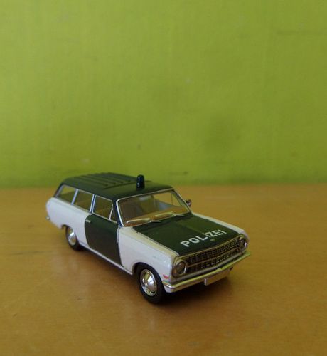 Brekina H0 20474 Opel Record Caravan Polizei