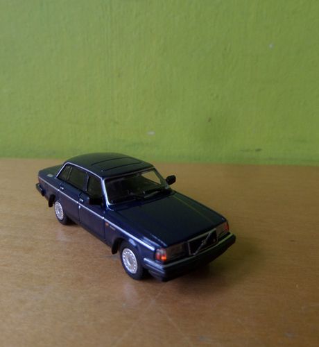 Minichamps H0 870171404  Volvo 240 GL