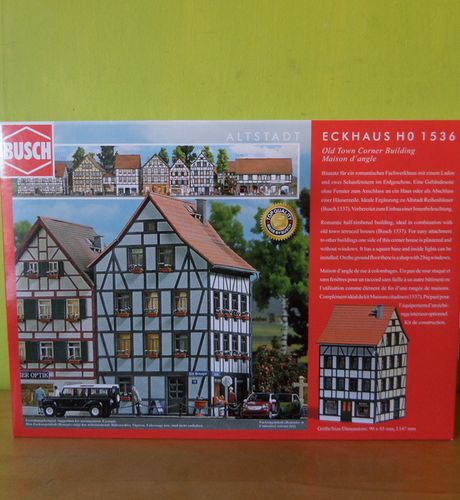 Busch H0 1536 Hoekhuis oude stad