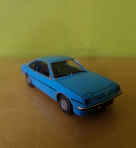 Wiking H0 23402 Opel Manta lichtblauw