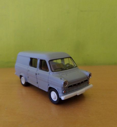 Brekina H0 34170 Ford Transit grijs