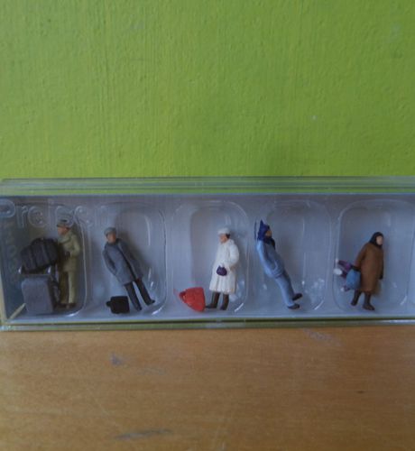 Preiser H0 14038 Reizigers in winterkleding