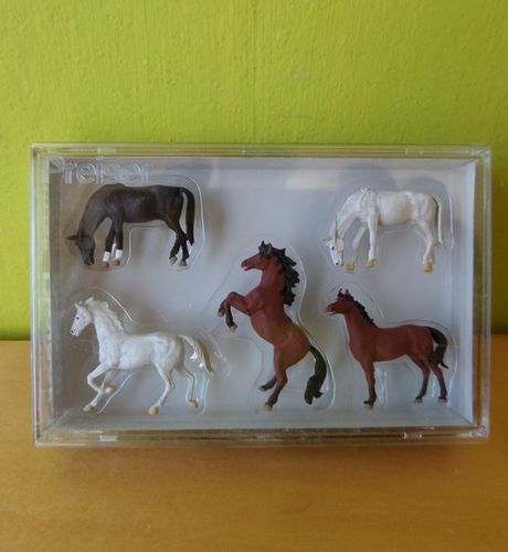 Preiser H0 10156 Paarden assortiment