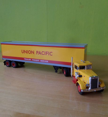 Brekina H0 85765 Peterbilt 281 "Union Pacific"
