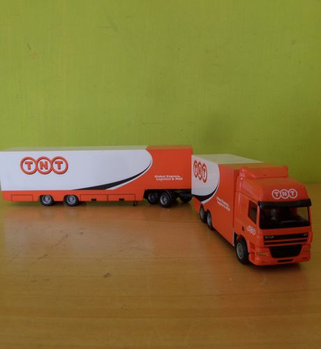 Herpa H0 DAF CF "TNT Post".