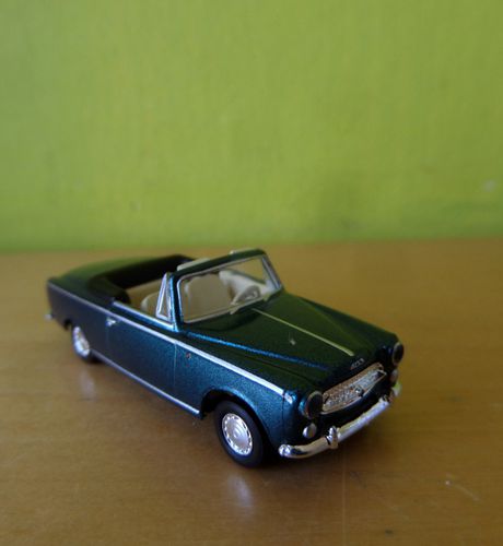 Brekina H0 29160 Peugeot 403 Cabrio groen