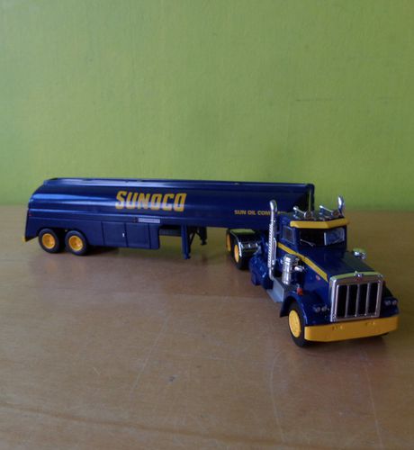Brekina H0 86296 Peterbilt 359 Sunoco tankwagen