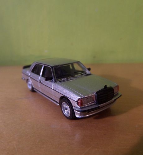 PCX H0 870176 Mercedes W123 AMG zilver
