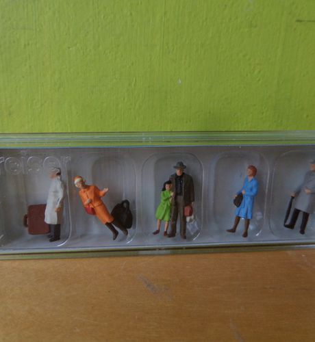 Preiser H0 14044 Staande reizigers