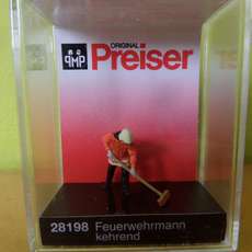 Preiser H0 28198 Vegende brandweerman