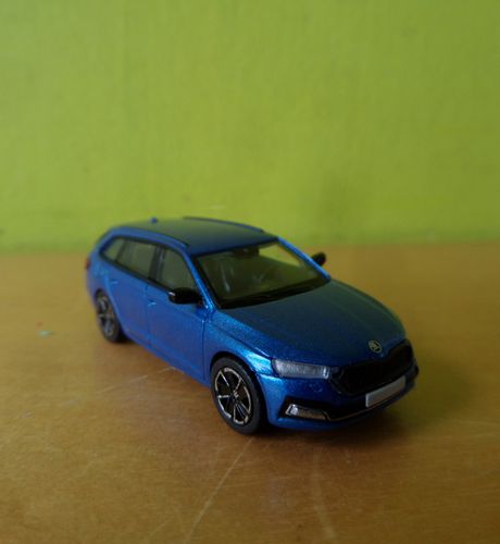 PCX H0 870598 Skoda Octavia IV Combi blauw