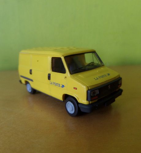 Brekina H0 34922 Peugeot J5 "La poste"