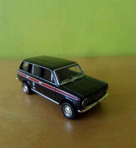 Brekina H0 22431Seat 124 Combi Taxi Madrid