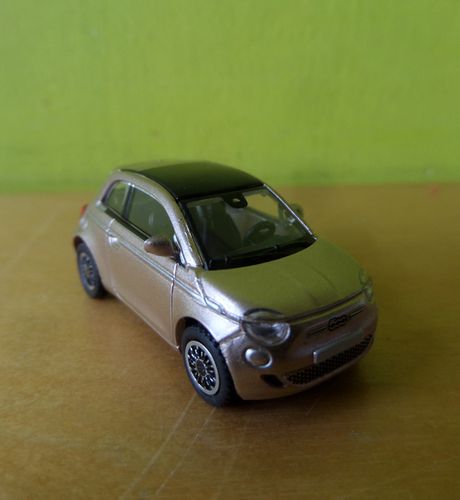 PCX H0 870560 Fiat 500 E  licht roze