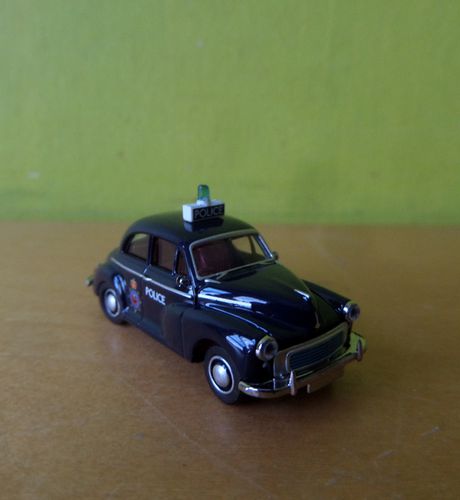 Brekina H0 15218  Morris Minor 1000 "Police"