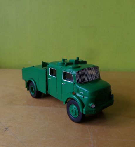 Brekina H0 47185 Mercedes LA 1113 Waterwerper