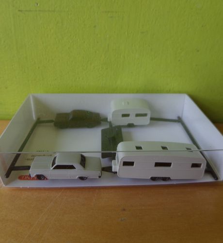 Wiking N 92211 2 auto`s met caravan