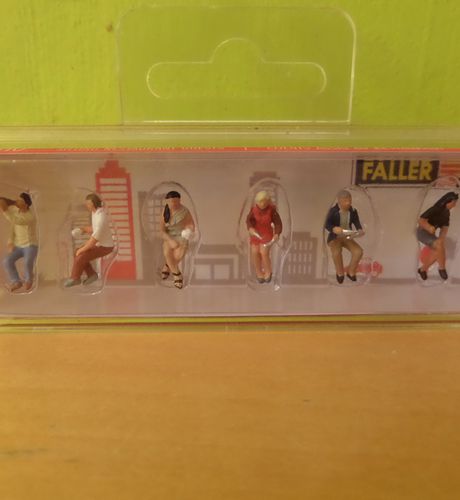 Faller H0 151698 Zittende restaurant bezoekers
