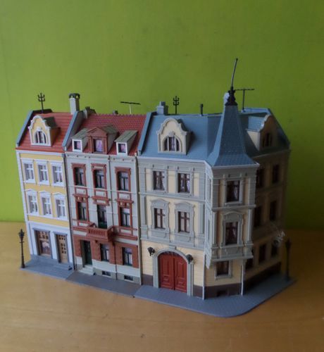 Kibri H0 Stads Blok met hoekhuis