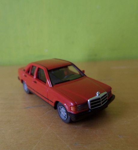 Wiking H0 14501 Mercedes 190 E rood