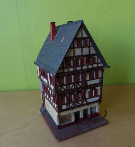 Kibri H0 Vakwerkhuis met winkel