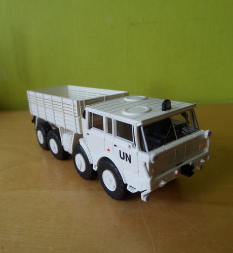 Brekina H0 71934 Tatra 813 8x8 kolos  UN