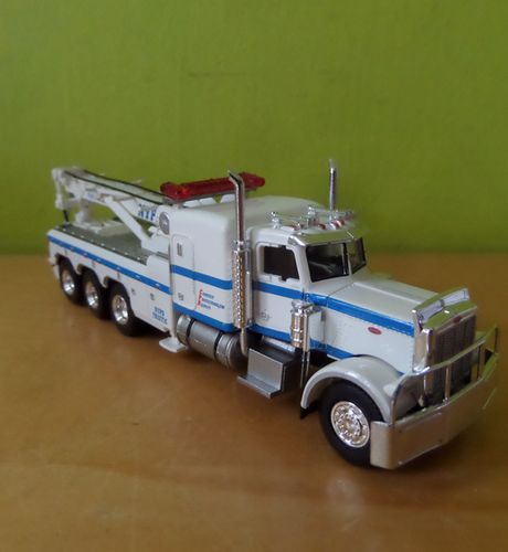 Brekina H0 86276 Peterbilt Sleepwagen NYPD