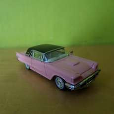 Brekina H0 18202 Ford Thunderbird Cabrio rose